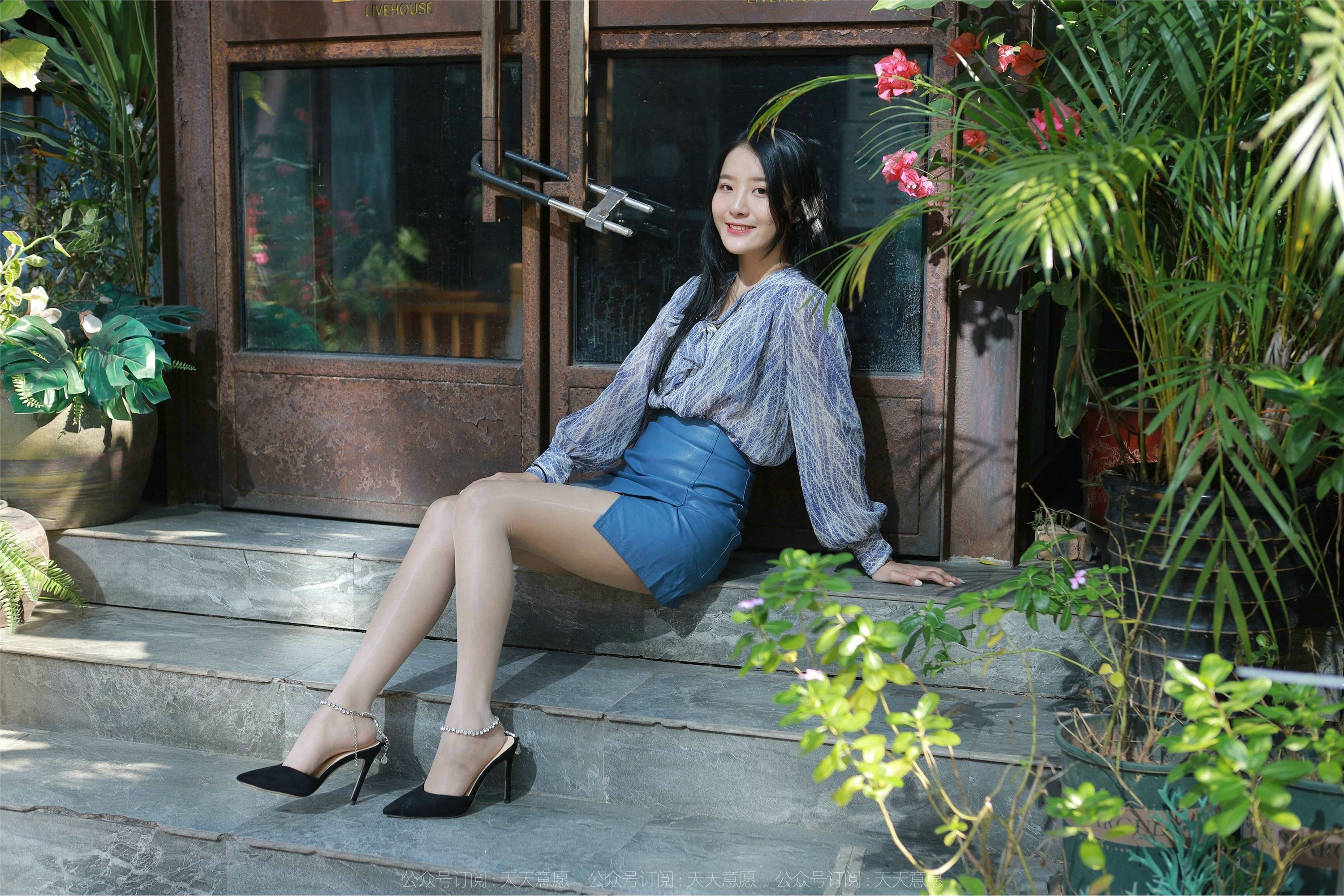 IESS异思趣向  2022.02.02 丝享家995：婉萍《油亮蓝色短裙》